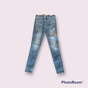 Women’s American eagle jeans